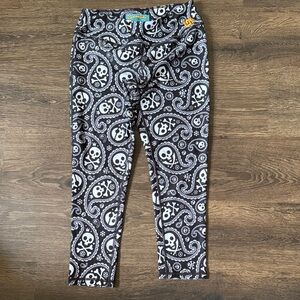 Loudmouth Ladies Black and White Skull Print Leggings